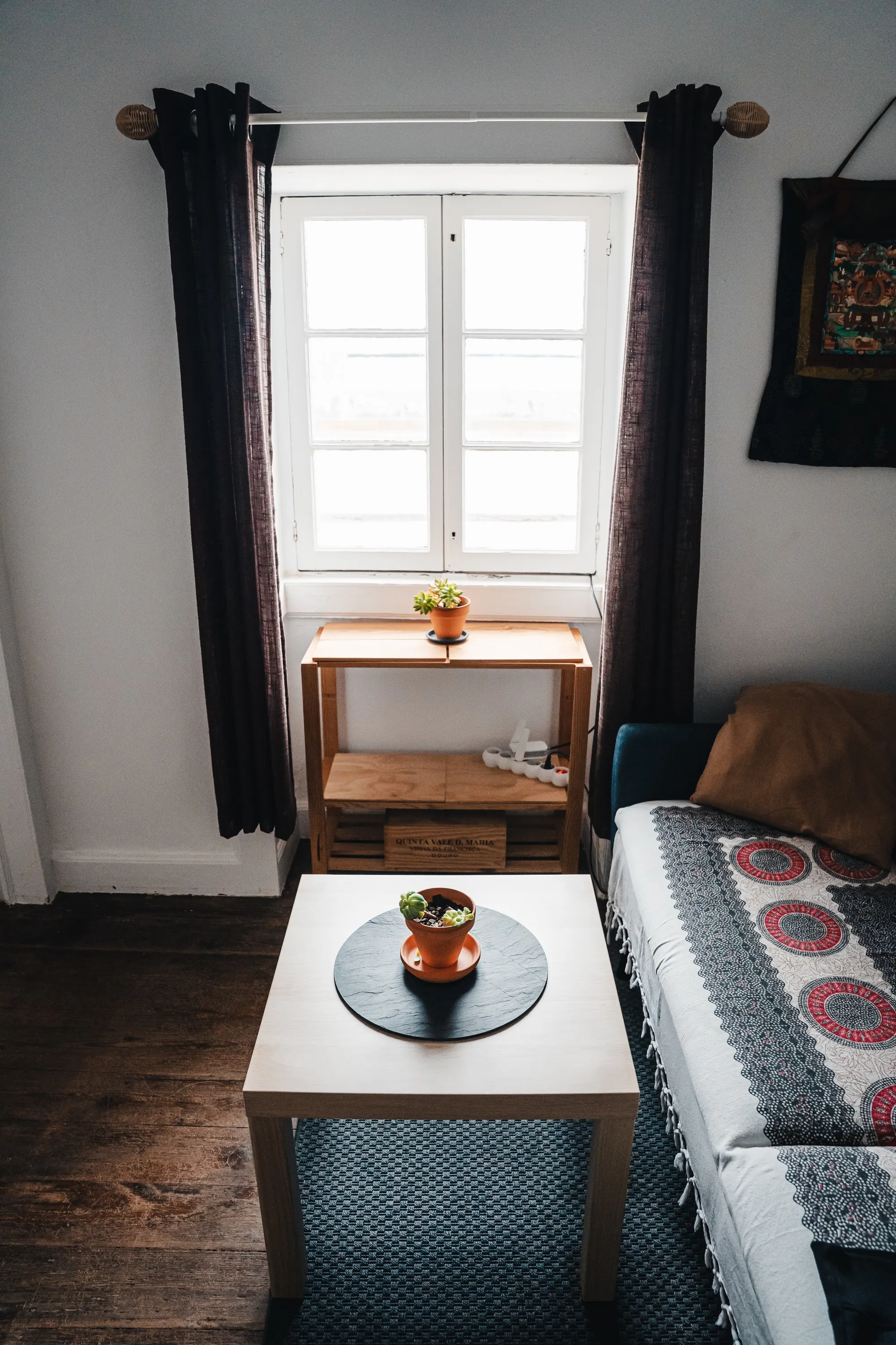 Ocean View Flat — photography by Martin Kozojed