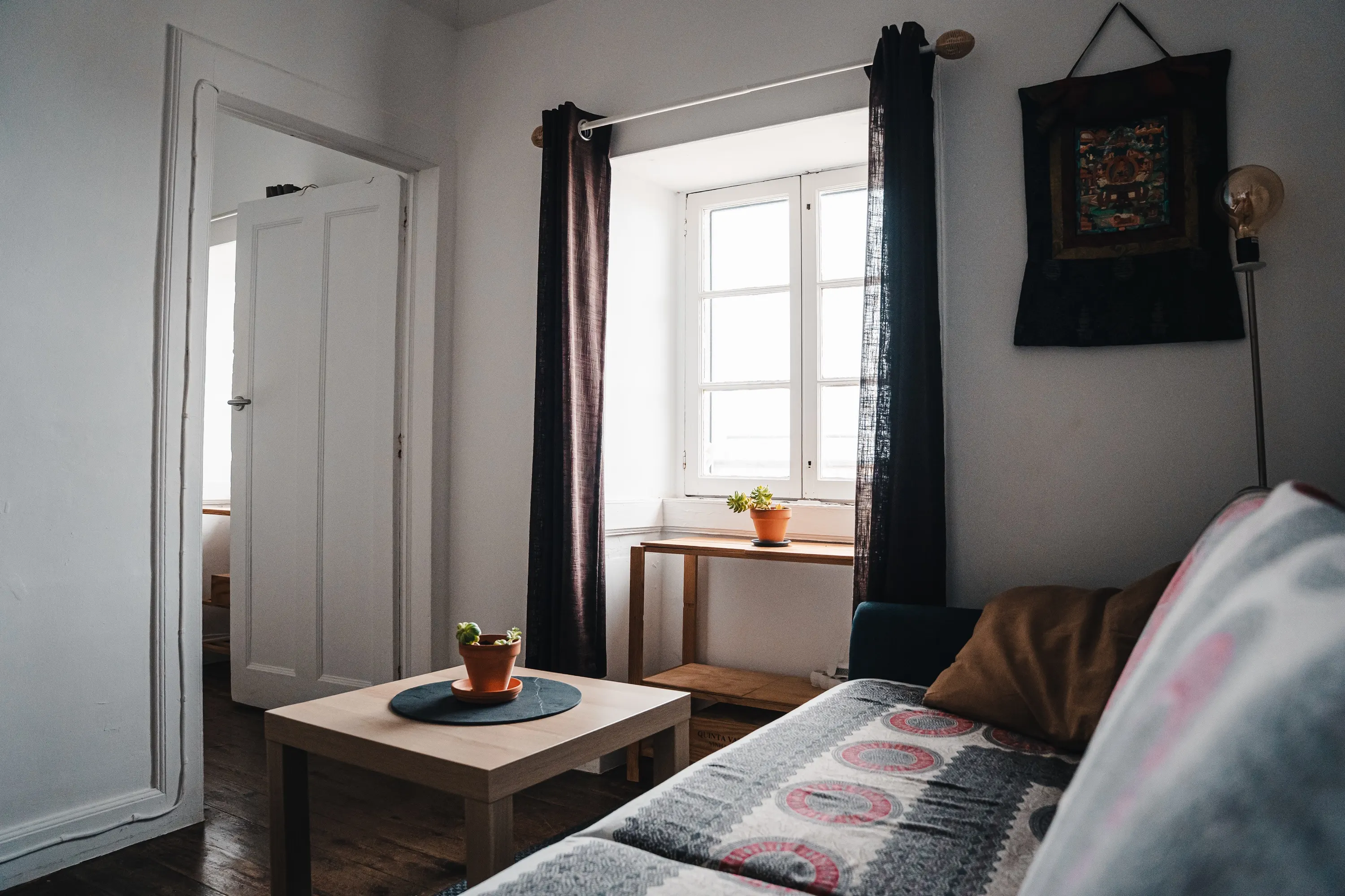 Ocean View Flat — photography by Martin Kozojed