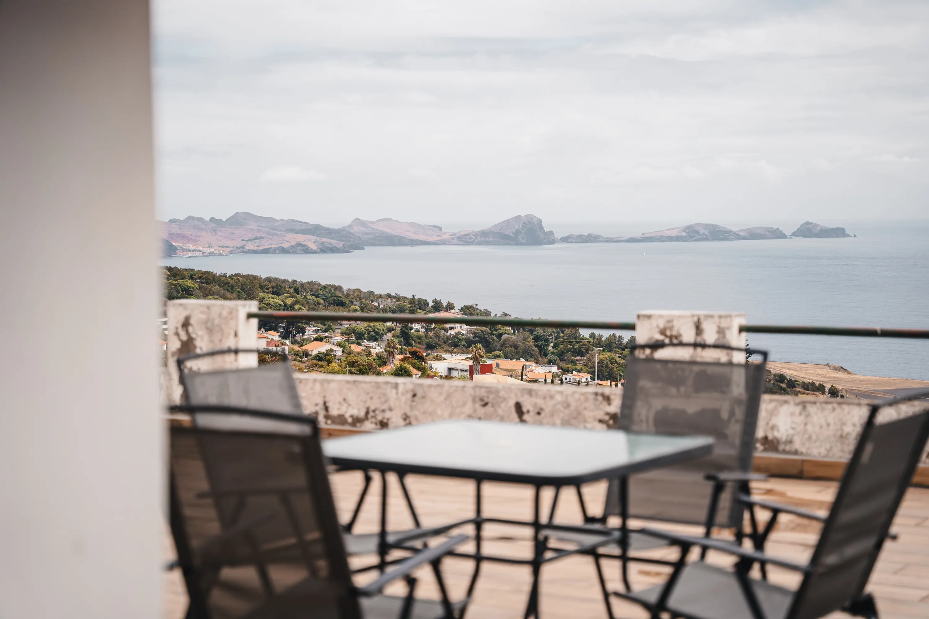 Ocean View Flat — photography by Martin Kozojed