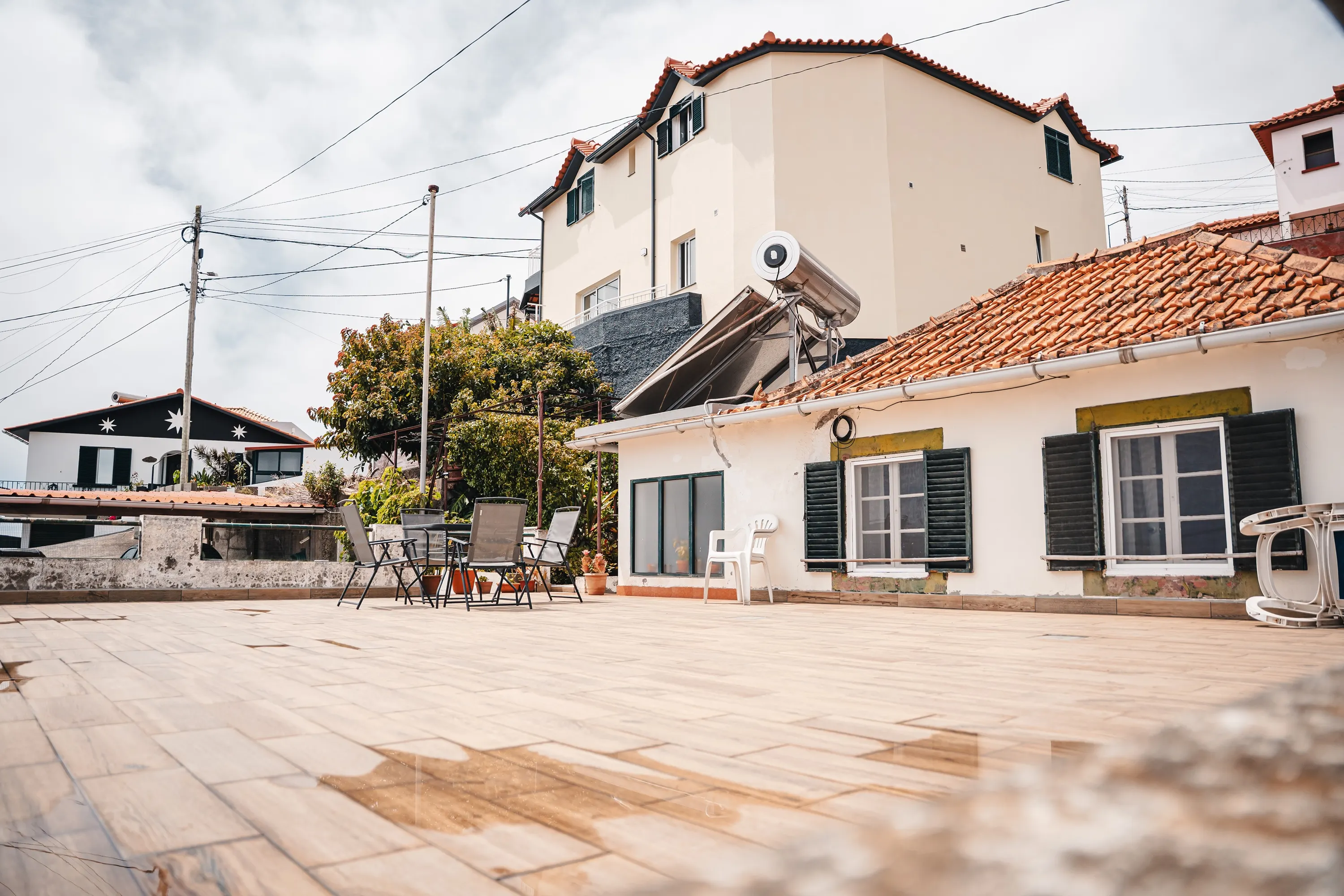 Ocean View Flat — photography by Martin Kozojed