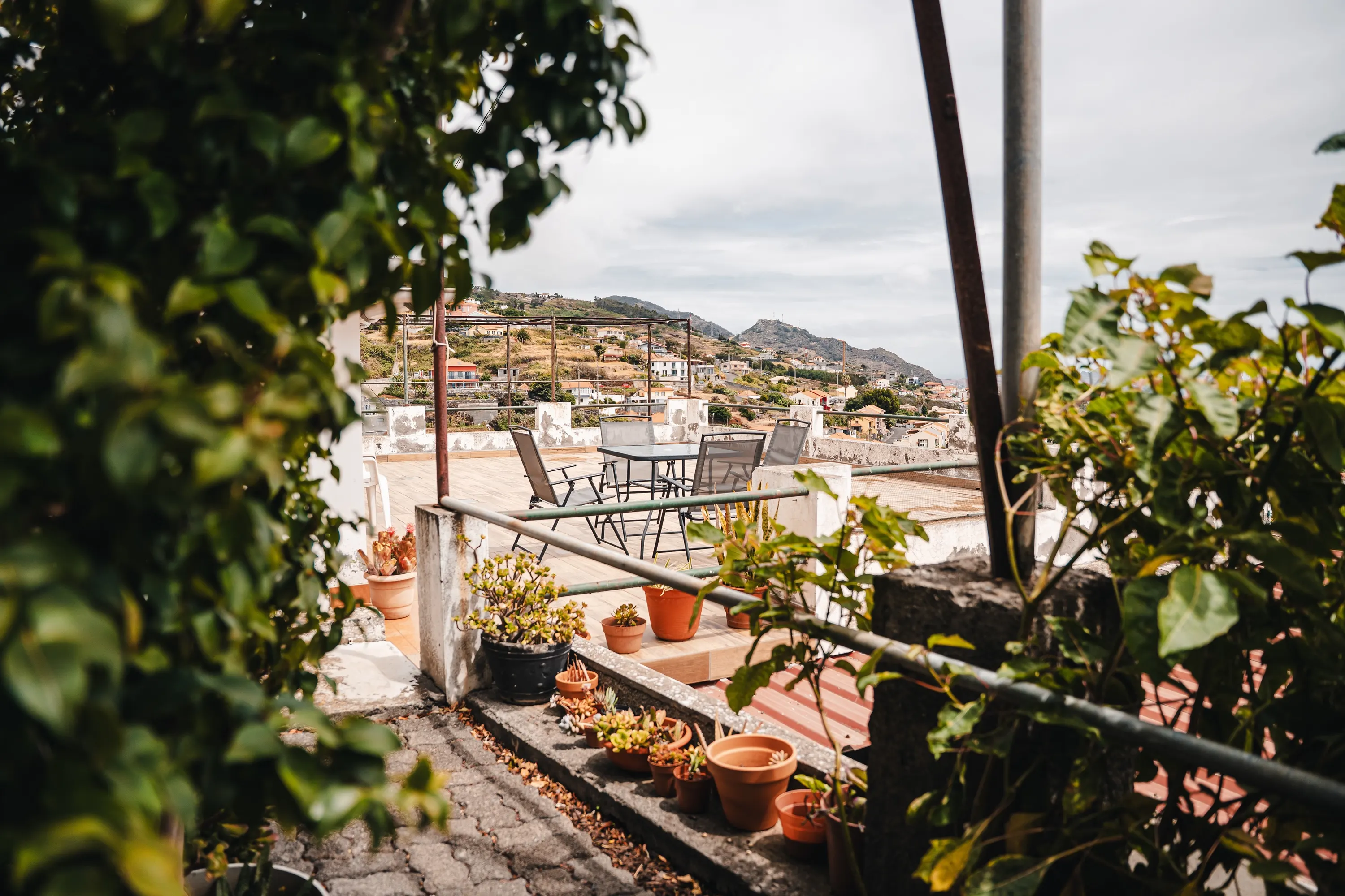Ocean View Flat — photography by Martin Kozojed
