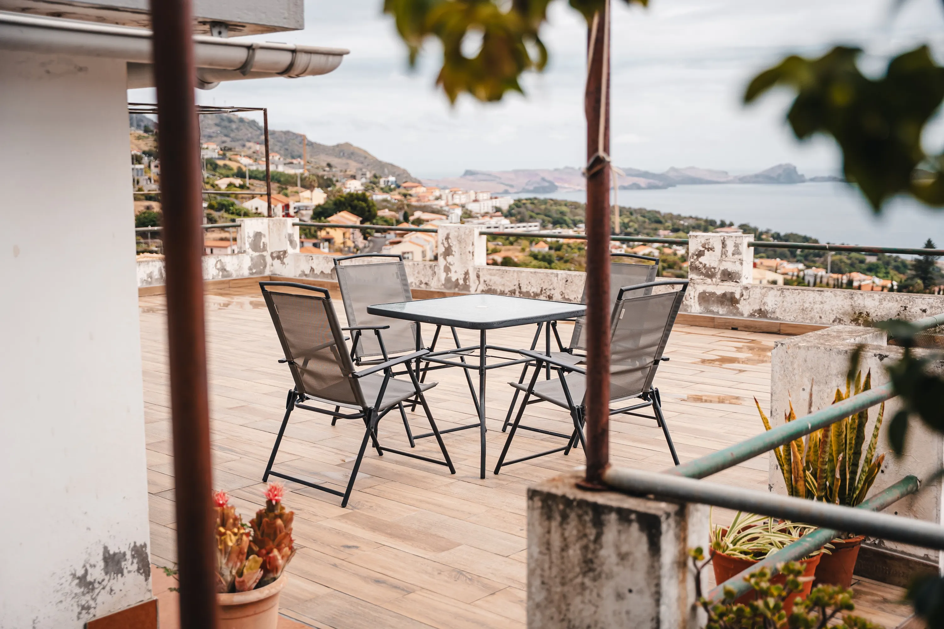 Ocean View Flat — photography by Martin Kozojed