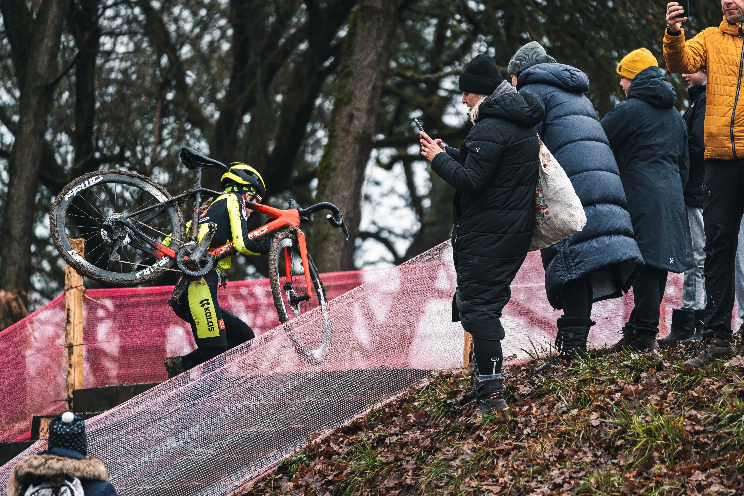 Cyclo Cross Chýnov — photography by Martin Kozojed