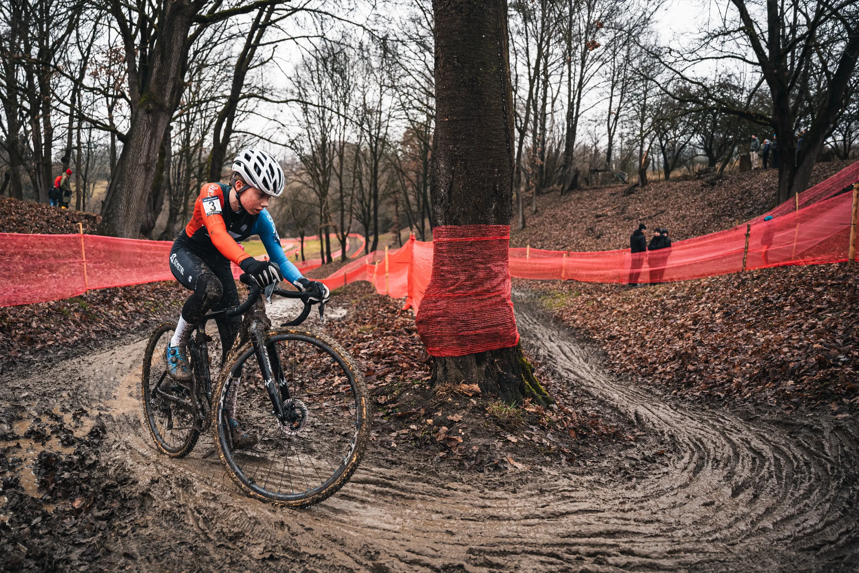 Cyclo Cross Chýnov — photography by Martin Kozojed