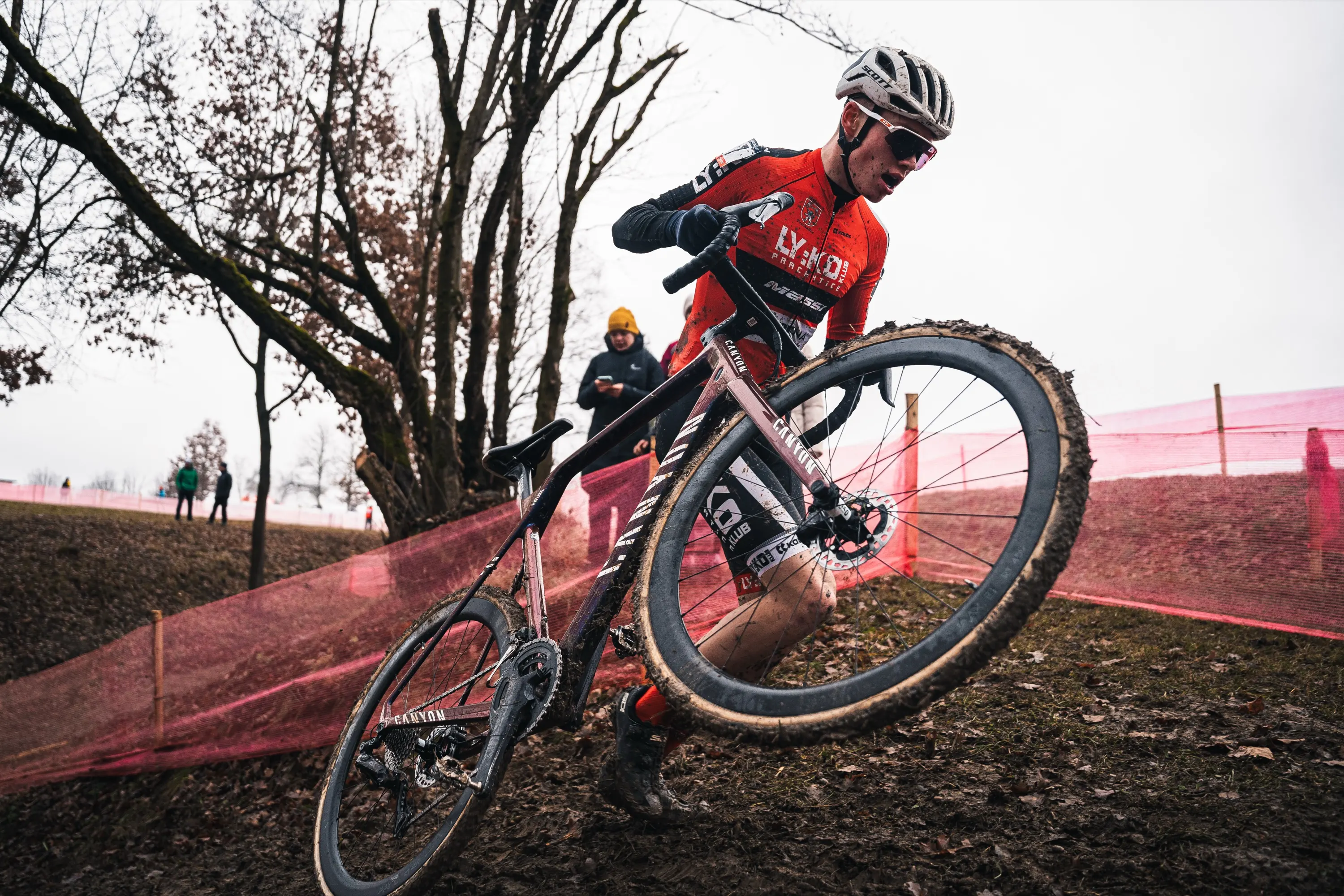 Cyclo Cross Chýnov — photography by Martin Kozojed