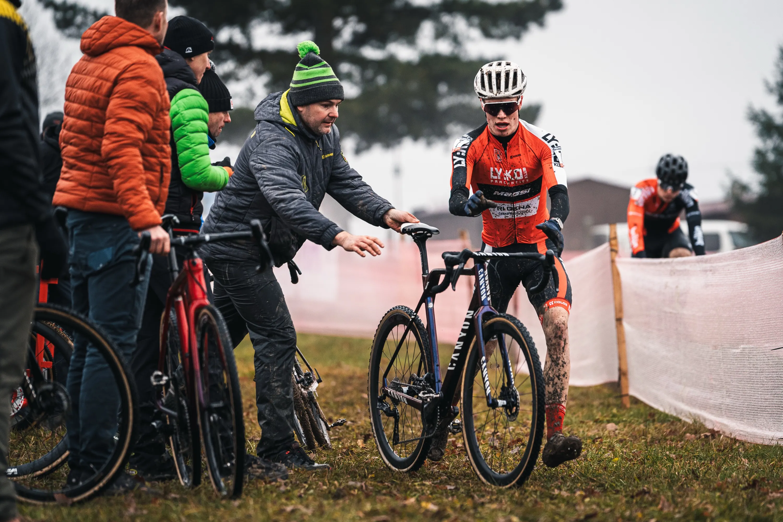 Cyclo Cross Chýnov — photography by Martin Kozojed